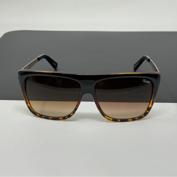 Desi x Quay OTL l l oversized sunglasses excellent - Picture 1 of 12